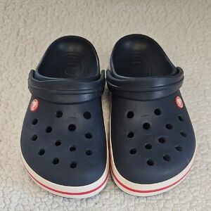 CROCS UNISEX Clogs M 7 W 9 Navy Blue  White  Red Stripes